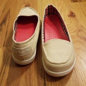 Crocs Tan loafers